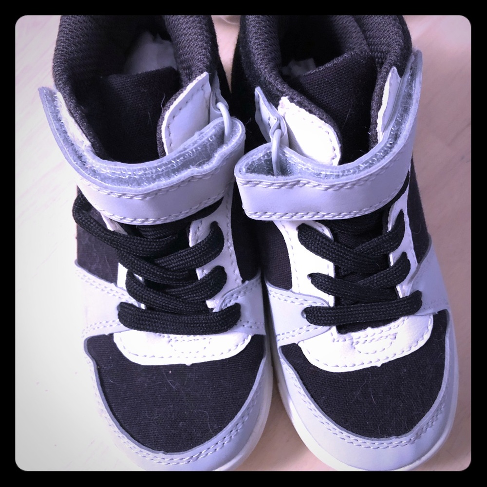 Carter’s Toddler High Top Sneakers Size 9